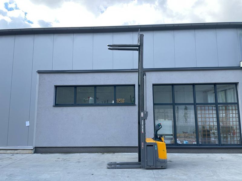 Použit&aacute; manipulačn&aacute; technika Jungheinrich ERC 214z 4.3m/ initial &mdash; Booster Lift