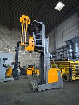 Used material handling equipment Jungheinrich EKX 410 &mdash; Booster Lift