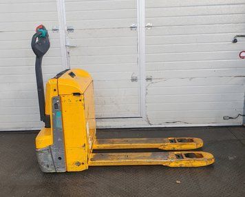 Used material handling equipment Jungheinrich EJE 116 li-ion &mdash; Booster Lift