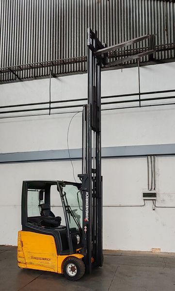 Použit&aacute; manipulačn&aacute; technika Jungheinrich EFG 218k batt 2023 &mdash; Booster Lift