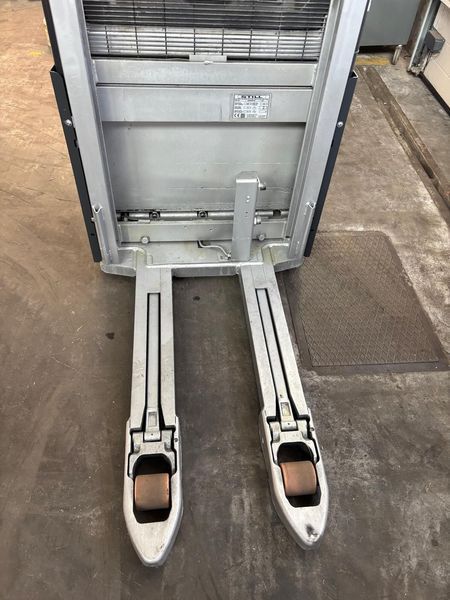 Použit&aacute; manipulačn&aacute; technika Still EXV 14i Still Bronze aufgearbeitet &mdash; Booster Lift
