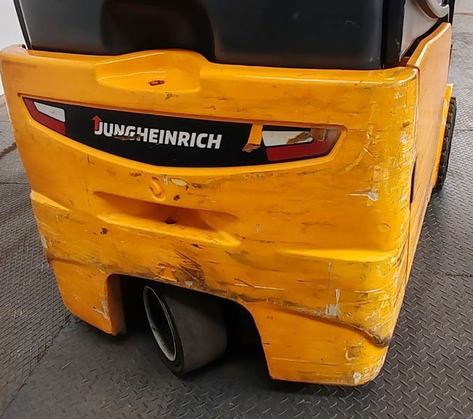 Použit&aacute; manipulačn&aacute; technika Jungheinrich EFG 218k batt 2023 &mdash; Booster Lift