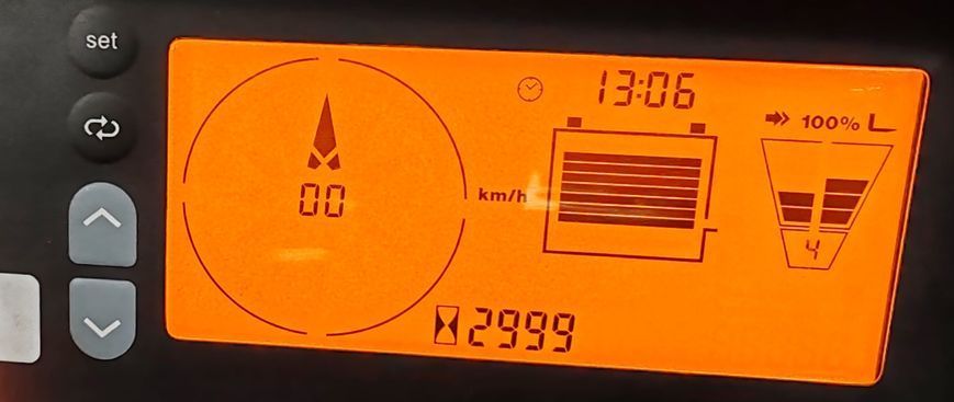 Použit&aacute; manipulačn&aacute; technika Jungheinrich EFG 218k batt 2023 &mdash; Booster Lift