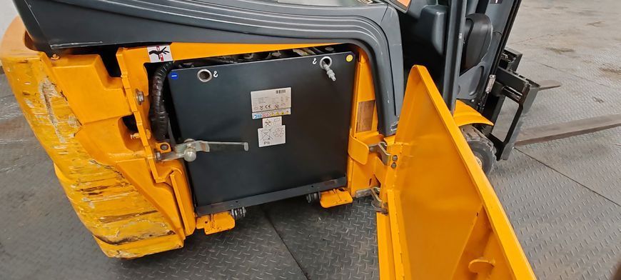 Použit&aacute; manipulačn&aacute; technika Jungheinrich EFG 218k batt 2023 &mdash; Booster Lift