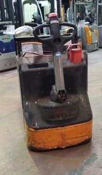Used material handling equipment Still ECU 16 &mdash; Booster Lift