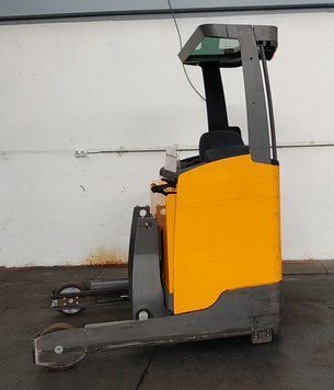 Used material handling equipment Jungheinrich ETV 214 /8.3m/ 6655mh &mdash; Booster Lift