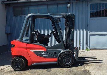 Použit&aacute; manipulačn&aacute; technika Linde H25D &mdash; Booster Lift