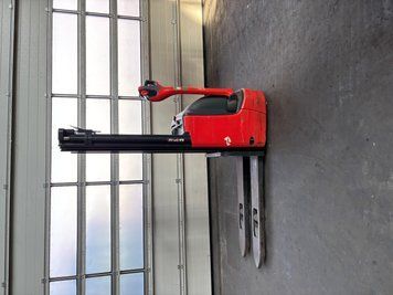 Použit&aacute; manipulačn&aacute; technika Linde L 10 &mdash; Booster Lift