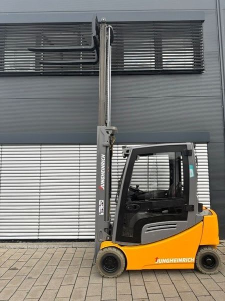 Used material handling equipment Jungheinrich EFG 318 Li-Ion &mdash; Booster Lift