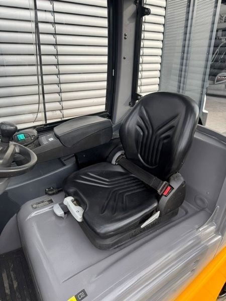 Used material handling equipment Jungheinrich EFG 318 Li-Ion &mdash; Booster Lift