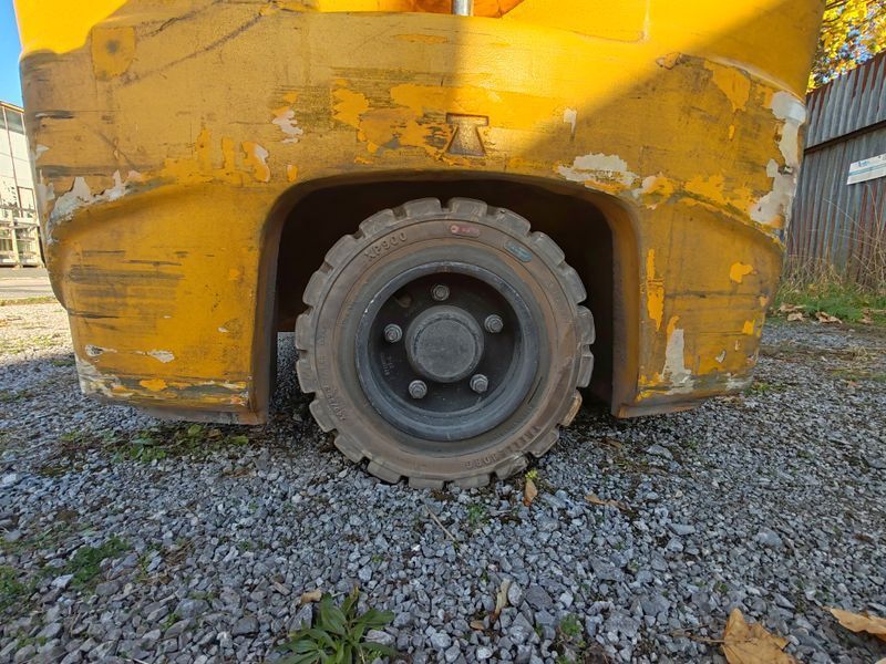 Použit&aacute; manipulačn&aacute; technika Jungheinrich EFG 215 &mdash; Booster Lift