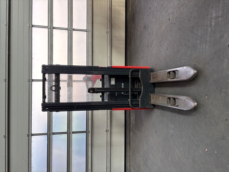 Použit&aacute; manipulačn&aacute; technika Linde L 10 &mdash; Booster Lift