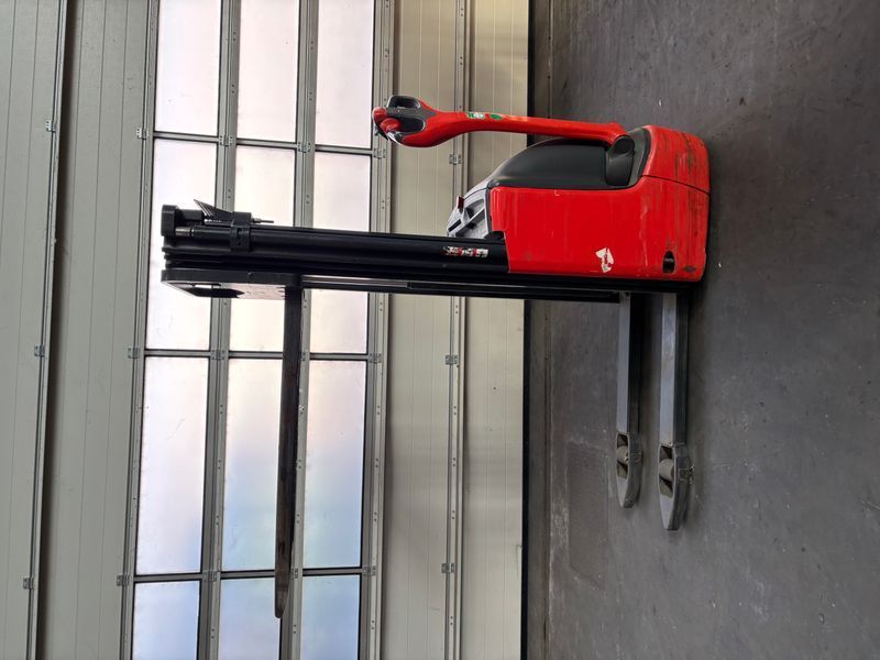 Použit&aacute; manipulačn&aacute; technika Linde L 10 &mdash; Booster Lift