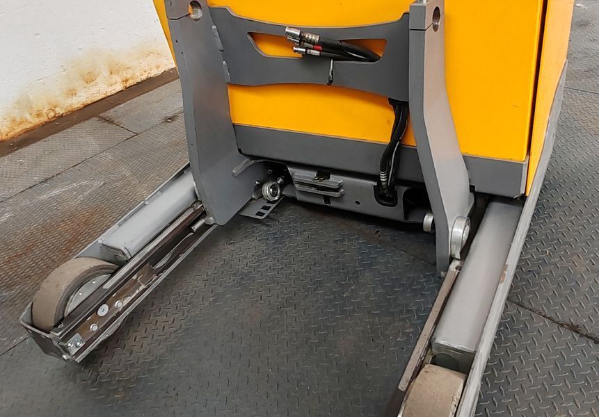 Použit&aacute; manipulačn&aacute; technika Jungheinrich ETV 214 /8.3m/ 6655mh &mdash; Booster Lift
