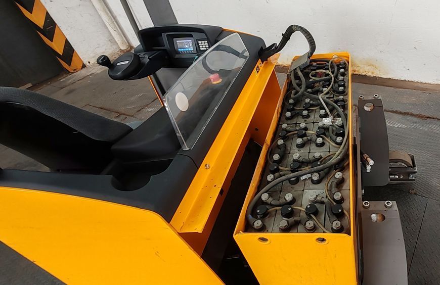 Použit&aacute; manipulačn&aacute; technika Jungheinrich ETV 214 /8.3m/ 6655mh &mdash; Booster Lift