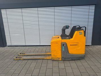Used material handling equipment Jungheinrich ERE 225 DrivePlus &mdash; Booster Lift
