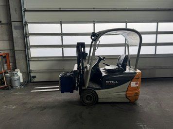 Used material handling equipment Still RX50-15 &mdash; Booster Lift