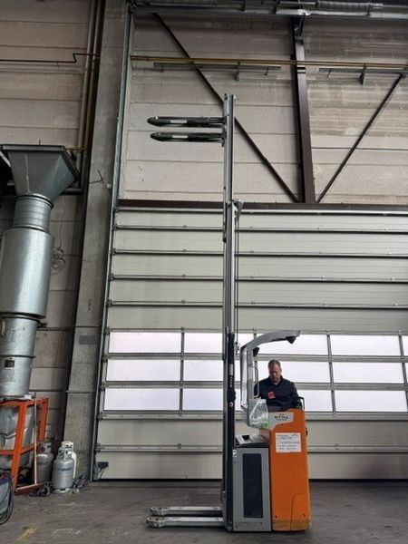Použit&aacute; manipulačn&aacute; technika Still FXV14N &mdash; Booster Lift