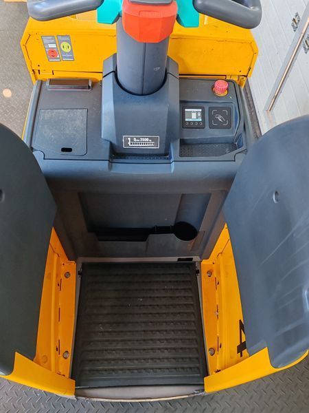 Použit&aacute; manipulačn&aacute; technika Jungheinrich ERE 225 2t/ batt2023 &mdash; Booster Lift