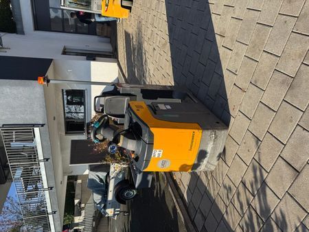 Used material handling equipment Jungheinrich EZS130 Li-Ion &mdash; Booster Lift