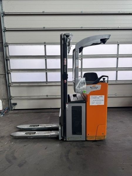 Použit&aacute; manipulačn&aacute; technika Still FXV14N &mdash; Booster Lift