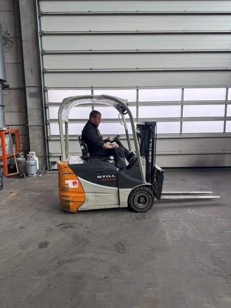 Used material handling equipment Still RX50-15 &mdash; Booster Lift