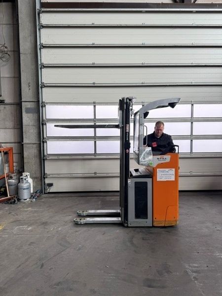 Použit&aacute; manipulačn&aacute; technika Still FXV14N &mdash; Booster Lift