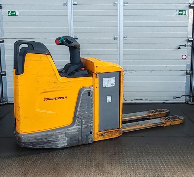 Použit&aacute; manipulačn&aacute; technika Jungheinrich ERE 225 2t/ batt2023 &mdash; Booster Lift