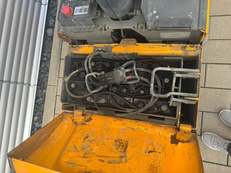 Used material handling equipment Jungheinrich ERE 225 DrivePlus &mdash; Booster Lift