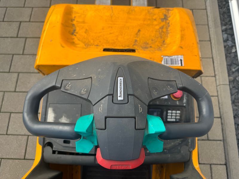 Used material handling equipment Jungheinrich ERE 225 DrivePlus &mdash; Booster Lift