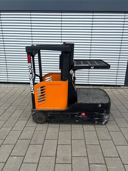 Použit&aacute; manipulačn&aacute; technika EP Equipment JX030 &mdash; Booster Lift