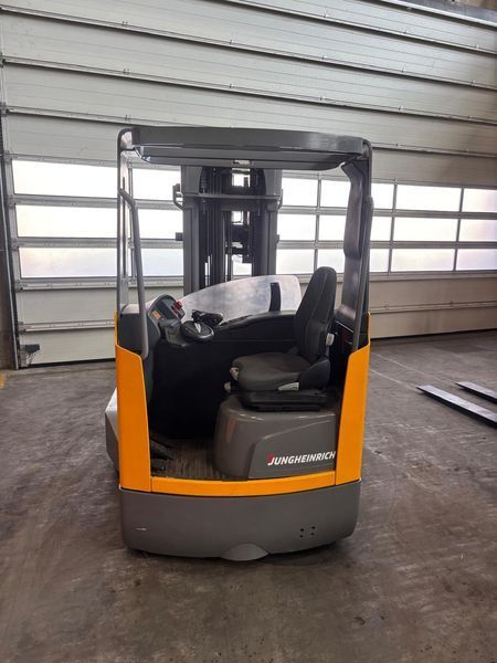Used material handling equipment Jungheinrich ETV-Q25 &mdash; Booster Lift