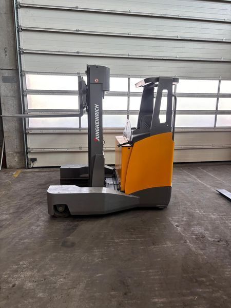 Used material handling equipment Jungheinrich ETV-Q25 &mdash; Booster Lift