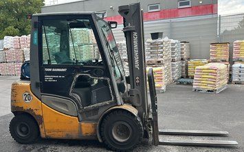 Used material handling equipment Jungheinrich TFG425s Triplex Motor&ouml;lverbrauch zu hoch &mdash; Booster Lift
