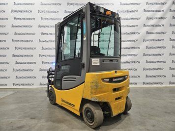 Použit&aacute; manipulačn&aacute; technika Jungheinrich EFG 316 k Triplex &mdash; Booster Lift