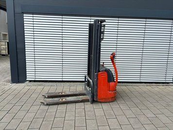 Used material handling equipment Linde L12 &mdash; Booster Lift
