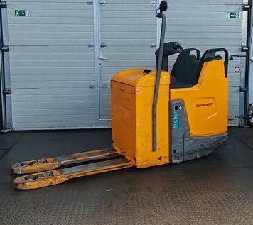 Použit&aacute; manipulačn&aacute; technika Jungheinrich ERE 225 2t/ batt2022 &mdash; Booster Lift