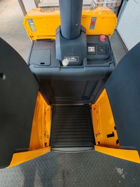 Použit&aacute; manipulačn&aacute; technika Jungheinrich ERE 225 2t/ batt2022 &mdash; Booster Lift
