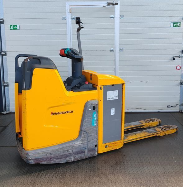 Použit&aacute; manipulačn&aacute; technika Jungheinrich ERE 225 2t/ batt2022 &mdash; Booster Lift
