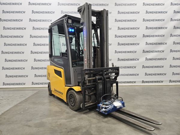 Použit&aacute; manipulačn&aacute; technika Jungheinrich EFG 316 k Triplex &mdash; Booster Lift