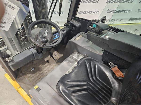 Použit&aacute; manipulačn&aacute; technika Jungheinrich EFG 316 k Triplex &mdash; Booster Lift