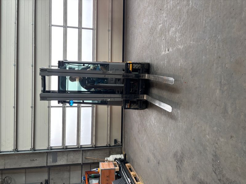 Použit&aacute; manipulačn&aacute; technika Jungheinrich EFG 213 &mdash; Booster Lift