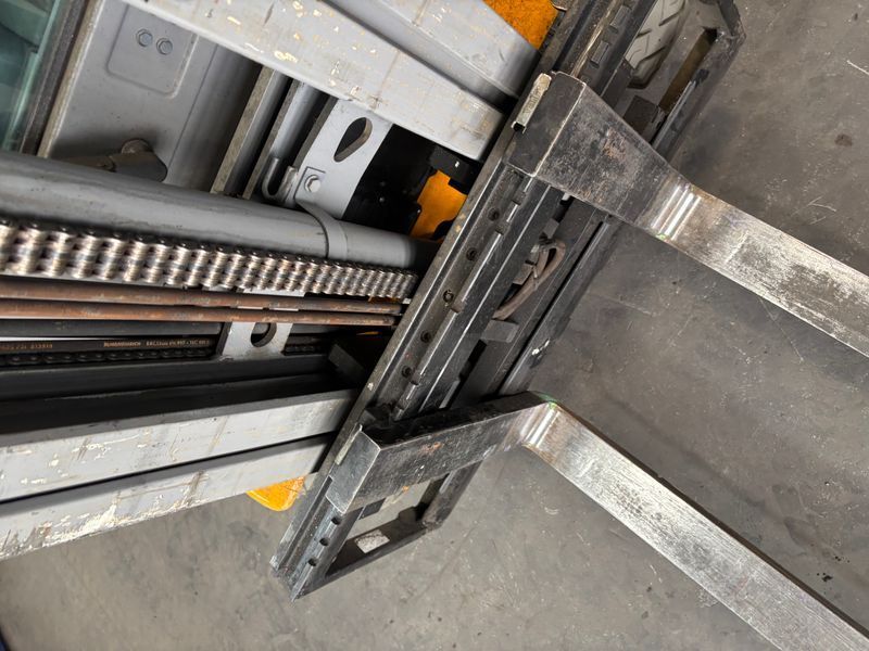 Použit&aacute; manipulačn&aacute; technika Jungheinrich EFG 213 &mdash; Booster Lift
