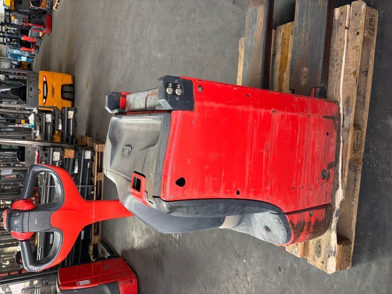 Použit&aacute; manipulačn&aacute; technika Linde T 16 L &mdash; Booster Lift