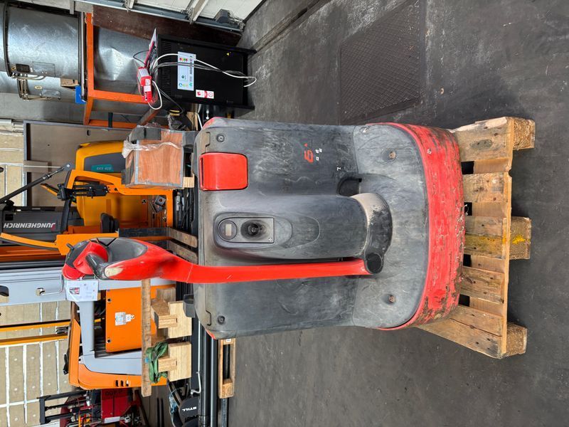 Použit&aacute; manipulačn&aacute; technika Linde T 16 L &mdash; Booster Lift