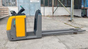 Použit&aacute; manipulačn&aacute; technika Jungheinrich ECE 225 2400mm /2022y/ 1719mh &mdash; Booster Lift