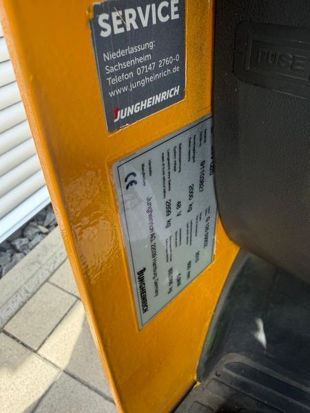 Used material handling equipment Jungheinrich ETV Q 20 &mdash; Booster Lift