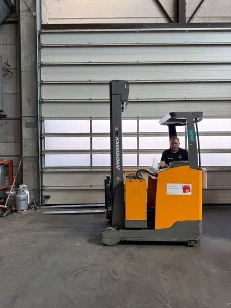 Used material handling equipment Jungheinrich ETV 214 &mdash; Booster Lift