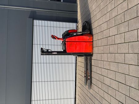 Použit&aacute; manipulačn&aacute; technika Linde L14AP &mdash; Booster Lift