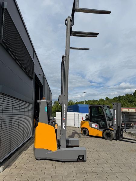Used material handling equipment Jungheinrich ETV Q 20 &mdash; Booster Lift